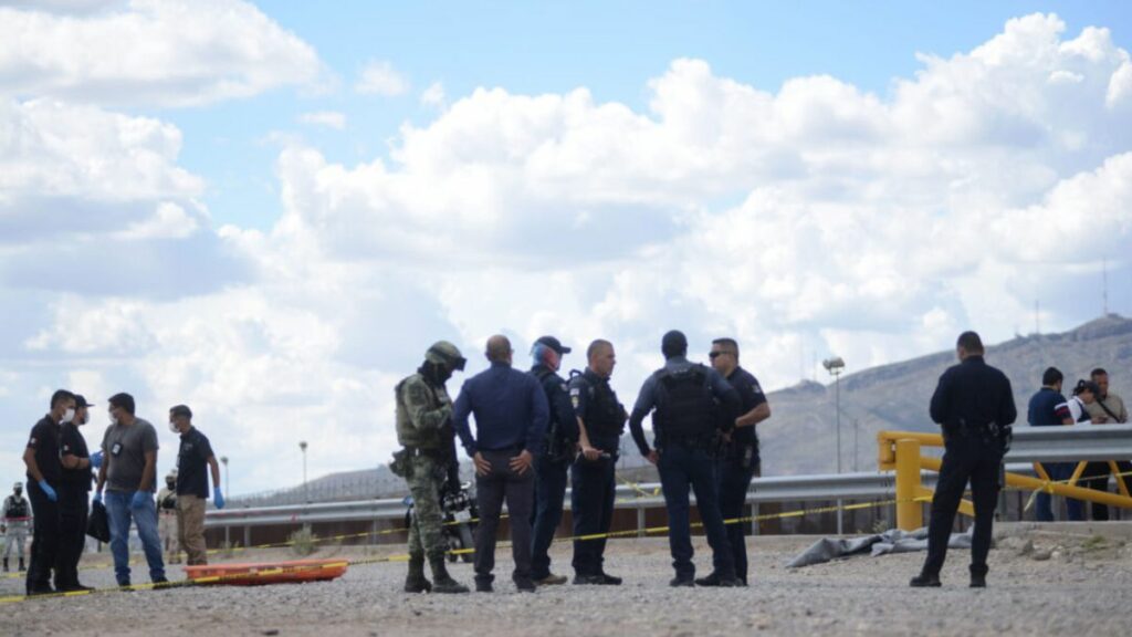 Autoridades de Ciudad Juárez activaron un dispositivo de rescate a lo largo del río.