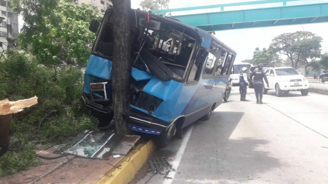 Un nuevo accidente de tránsito en La Guaira, esta vez hay 12 heridos. F