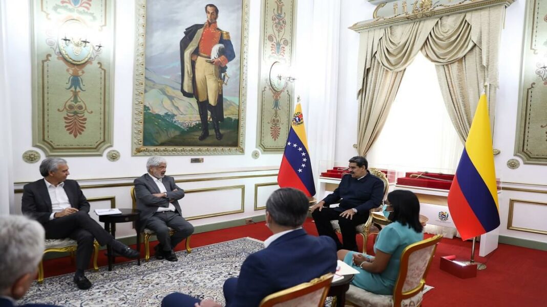 Maduro se reunió con el ministro de Comercio Exterior de Colombia, Germán Umaña. Foto cortesía