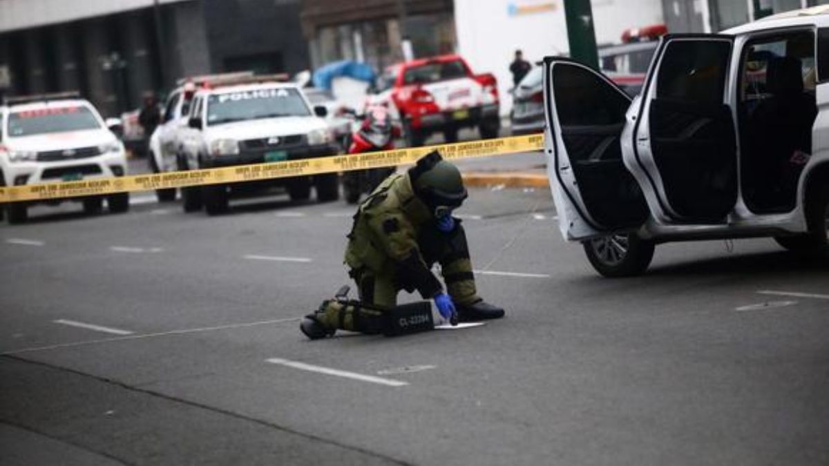 La versión policial indica que los delincuentes de nacionalidad venezolana lanzaron una granada a un policía para intentar darse a la fuga a bordo de una camioneta