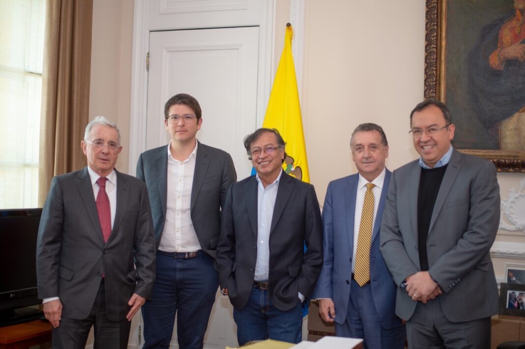 Espinoso encuentro entre Uribe y Petro en la Casa de Nariño (+ video)