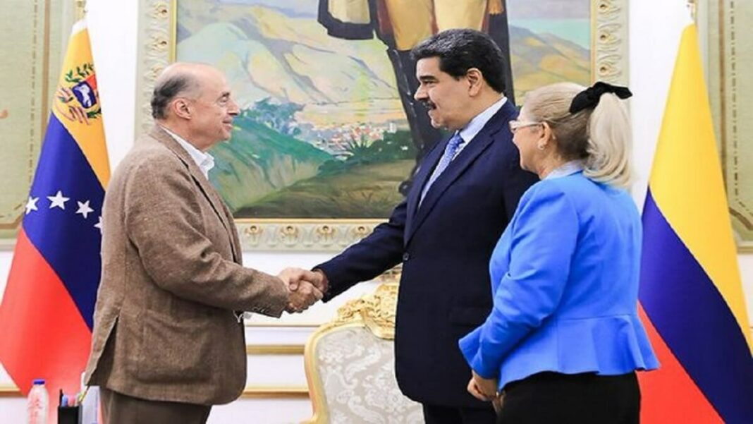 El canciller Álvaro Leyva estuvo de visita en Venezuela hace algunas semanas. Foto cortesía