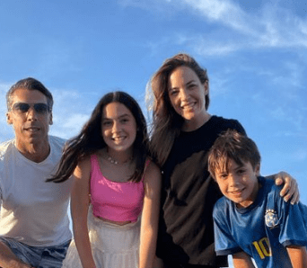 Chantal Baudaux con su familia. Foto Instagram