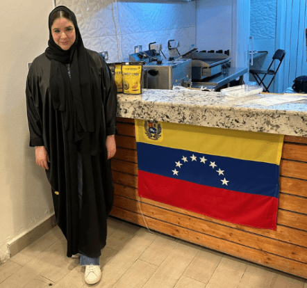 Hallacas y Arepas venezolanas triunfando en Catar