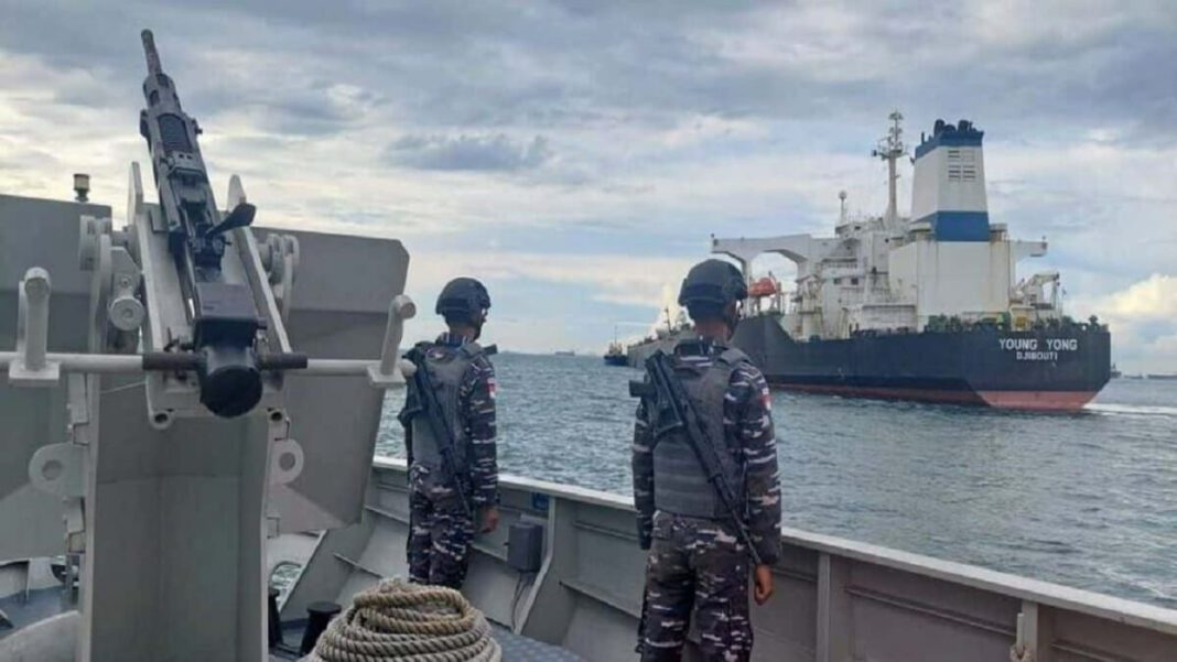 El barco cargado con combustible venezolano está varado en las costas de Indonesia. Foto cortesía