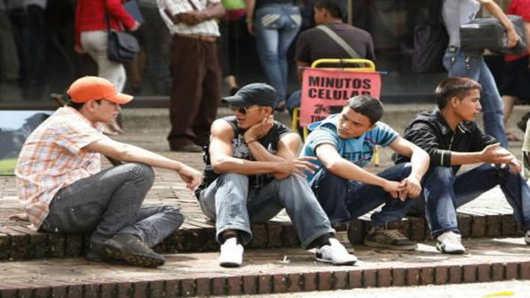 El desempleo y la informalidad afectan mucho más a los migrantes venezolanos en Colombia. Foto referencial