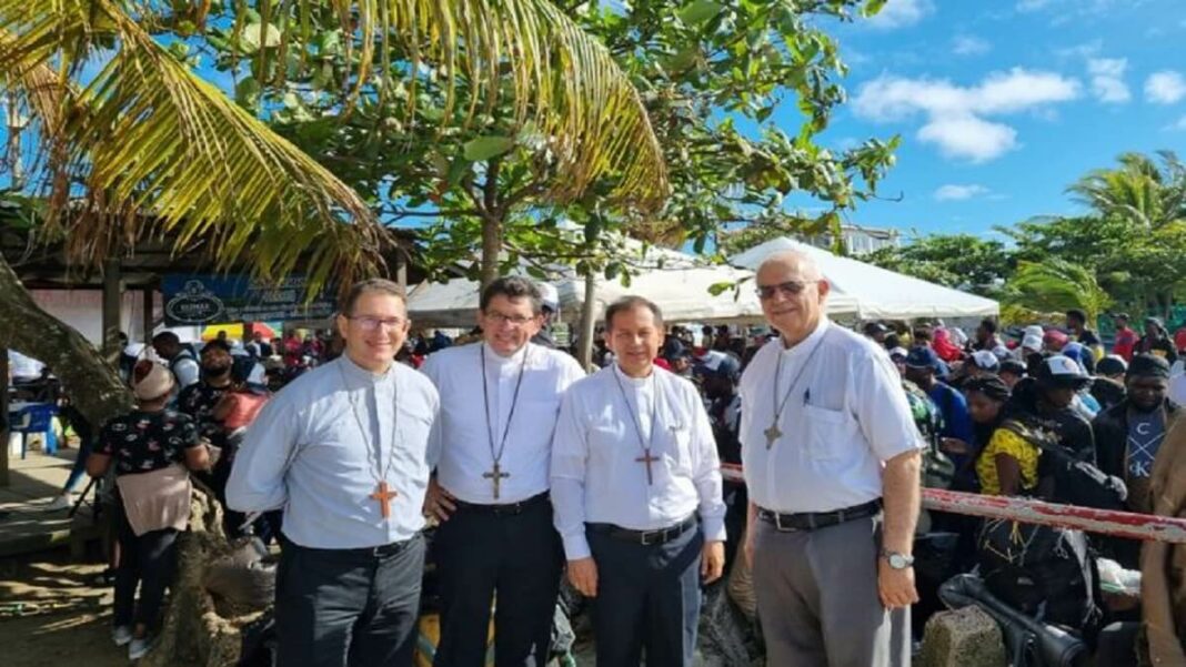 Los obispos de Venezuela y Colombia hablaron con varios migrantes. Foto cortesía