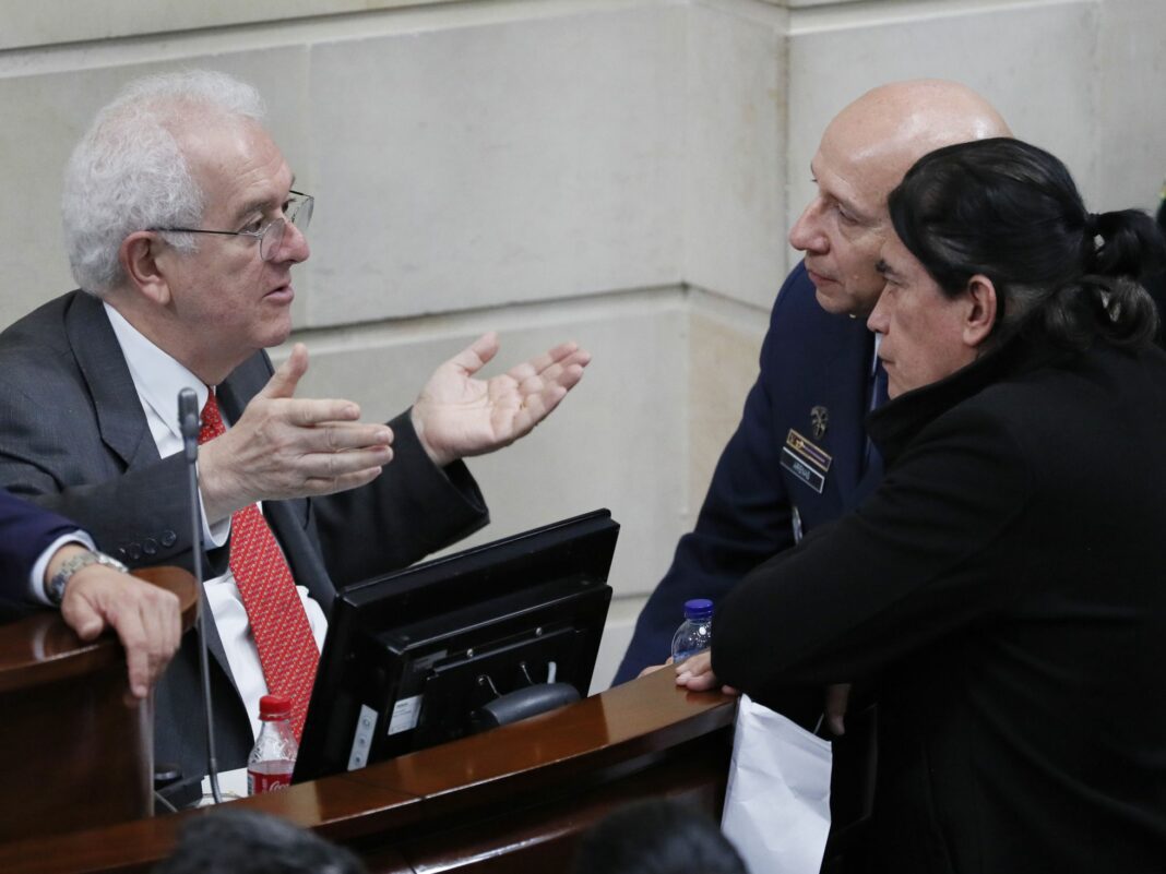 Uribismo presenta la primera demanda contra reforma tributaria de Petro
