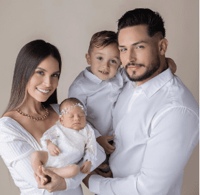 Rosmeri y Arán con sus hijos. Foto Instagram