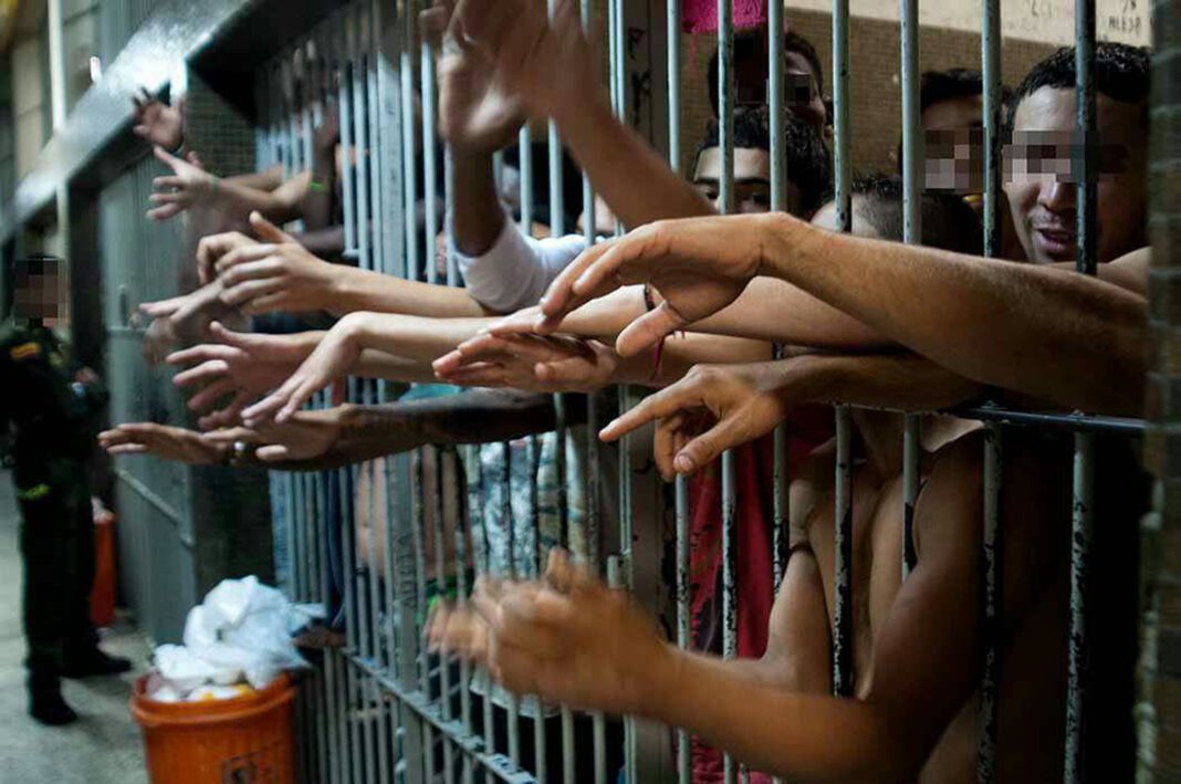 SUFRIENDO SED 3.000 presos en cárcel colombiana