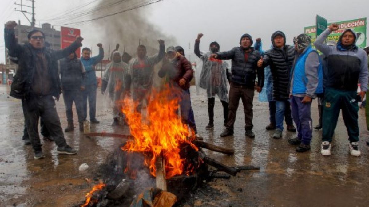 Las violentas manifestaciones contra Boluarte persisten y hay numerosas carreteras bloqueadas en 13 de las 24 regiones del país, señaló un balance de la policía.