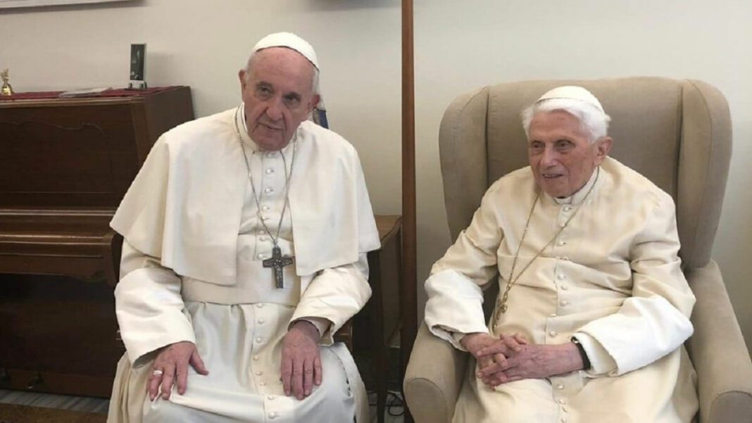 Benedicto XVI recibió la visita del papa Francisco. Foto cortesía