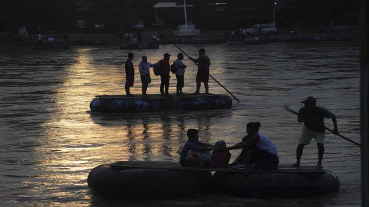Los migrantes cruzan ríos caudalosos para seguir su camino a los EE.UU. Foto referencial