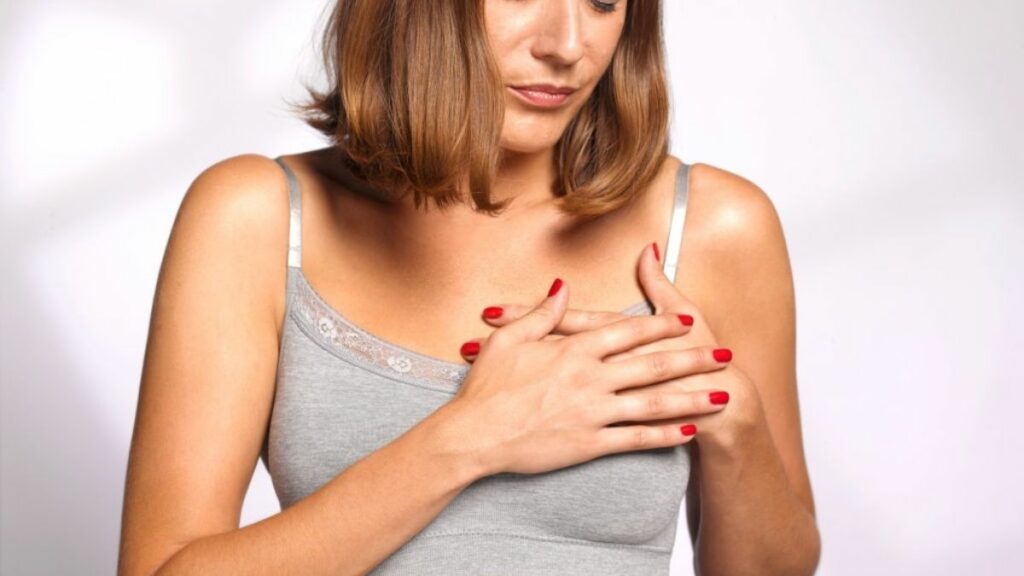 El dolor de senos  no necesariamente se relaciona con el cáncer de mamas . 