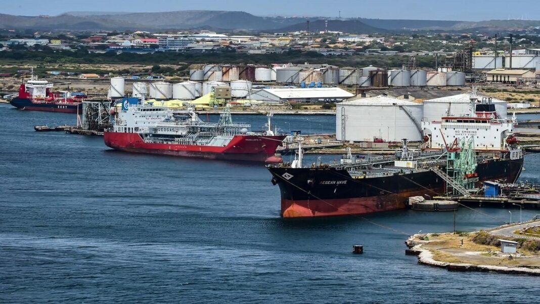 Varios cargamentos de crudo se encuentran varados en los puertos de Venezuela. Foto referencial