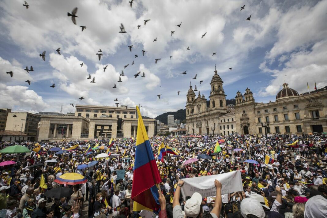 Opositores y Petristas se tomarán las calles de Colombia al mismo tiempo