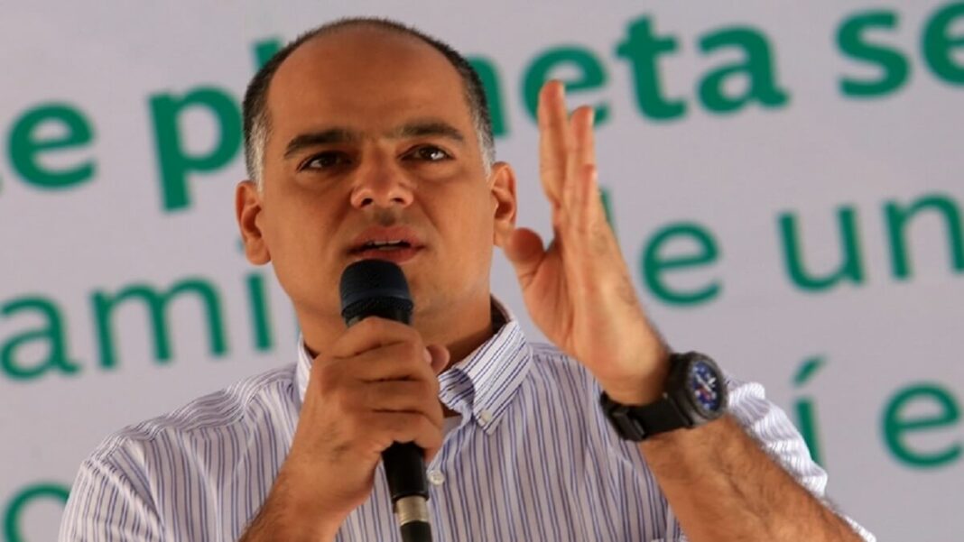 Andrés Izarra fue sustituido en el ministerio de Turismo por Marleny Contreras, en el 2015. Foto cortesía
