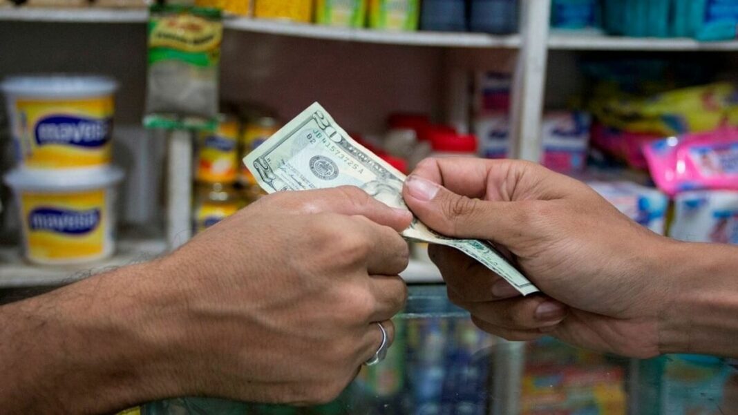 El constante aumento de los precios en bolívares y en dólares marcaron a los venezolanos en el 2022. Foto referencial
