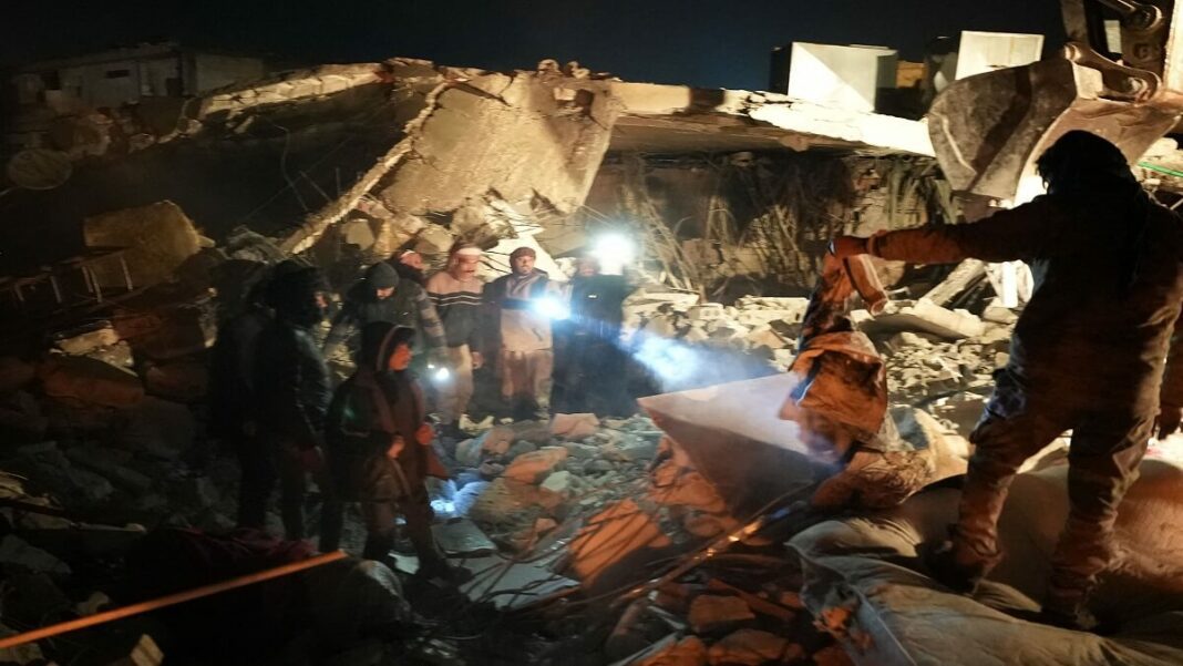 El gobierno de Turquía decretó 7 días de duelo por las víctimas del terremoto. Foto AFP