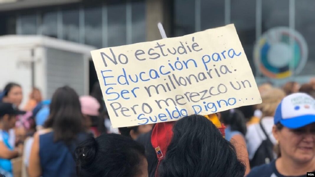 Los docentes venezolanos tienen los sueldos más bajos de la región. Foto referencial