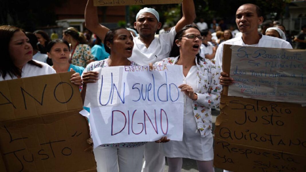 Los profesionales de la enfermería protestas por sus derechos. Foto AFP