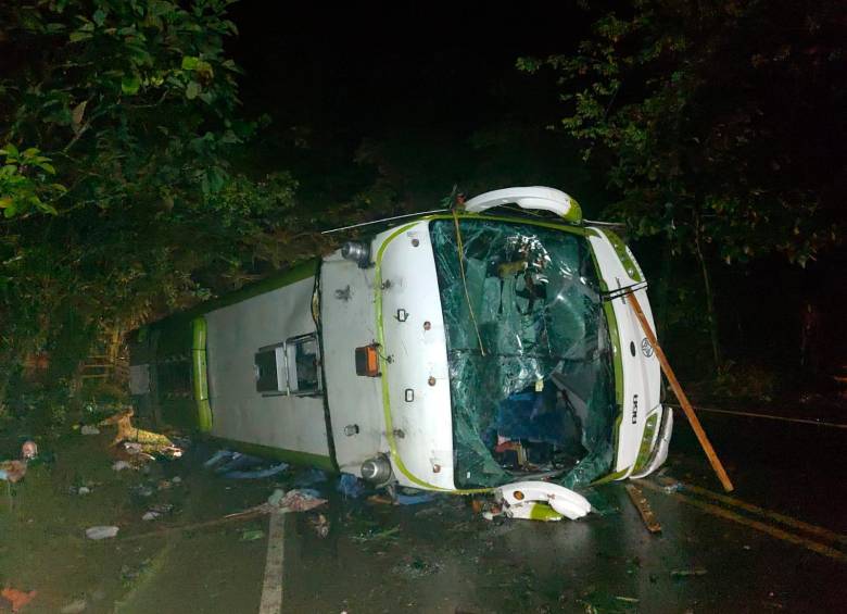 Grave accidente de un bus con migrantes en Antioquia