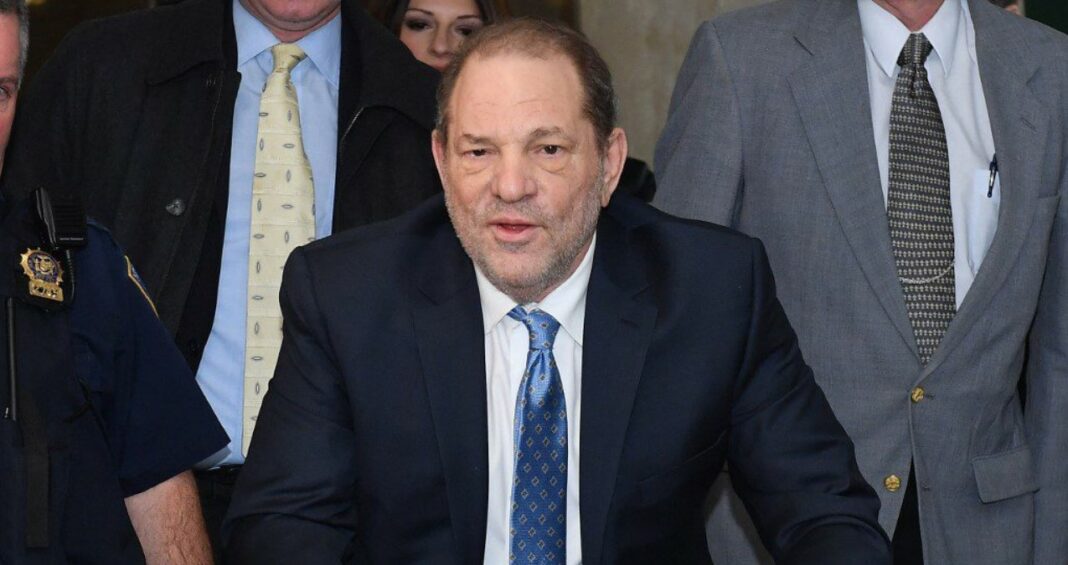 Harvey Weinstein espera sentenciado por violación