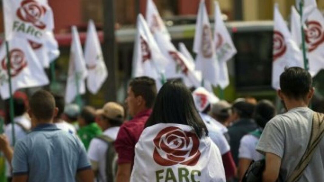 Exguerrilleros que firmaron la PAZ con Santos ahora huyen amenazados por las disidencias Farc