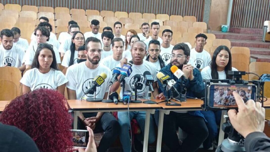 Los estudiantes piden a los venezolanos participar en las primarias. Foto cortesía