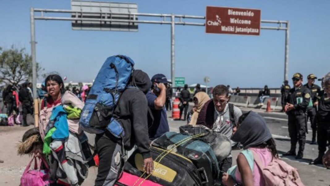 Venezolanos desesperados quieren abandonar Chile para regresar a sus hogares.