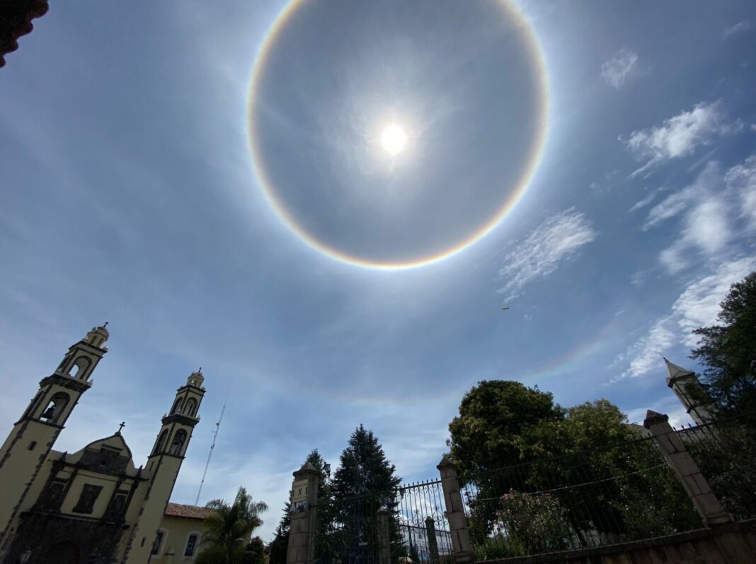 ¿OVNI? Extraño fenómeno en el cielo de Bogotá