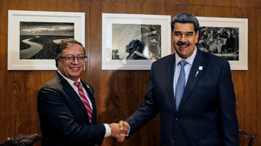 Maduro se reunió este martes con su homólogo colombiano, Gustavo Petro, en Brasilia, al margen de la reunión de mandatarios suramericanos . Foto: AFP
