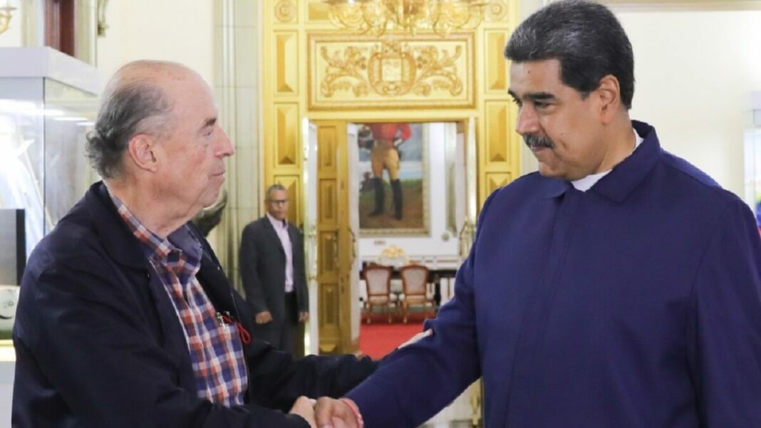 Canciller de Colombia Álvaro Ley y Nicolás Maduro. Foto cortesía