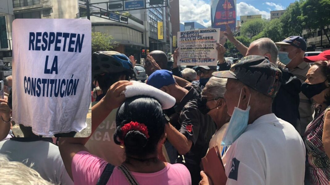 Los pensionados protestaron en la avenida Francisco de Miranda .
