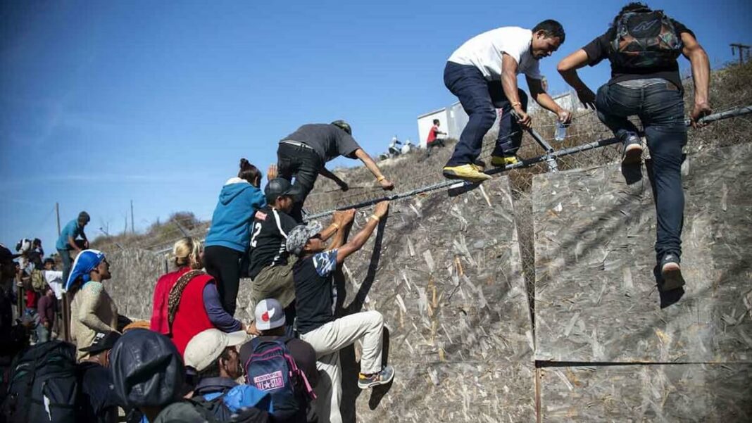 La ciudad de Matamoros fue un caos por la entrada forzada de migrantes. foto referencial
