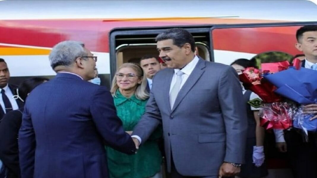 Maduro llegó a Pekín en un tren de alta velocidad. Foto cortesía