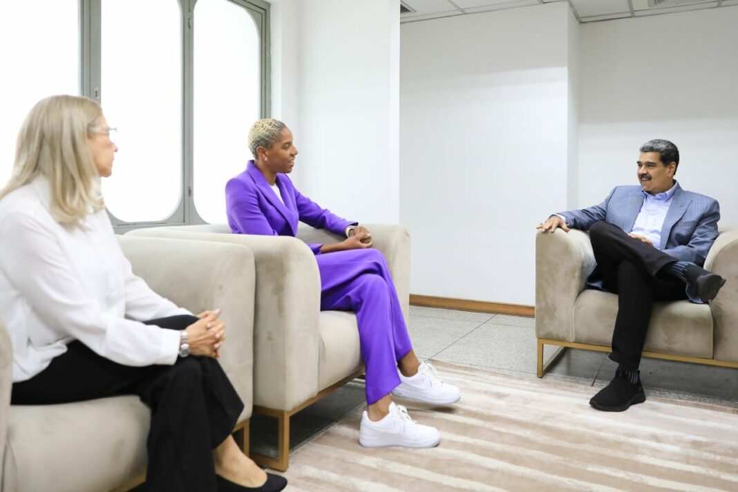 La reina del atletismo mundial, Yulimar Rojas se reúne con Nicolas Maduro.