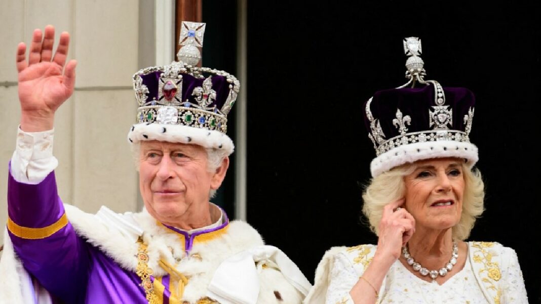 En ausencia de Carlos III, una reina Camila más visible
