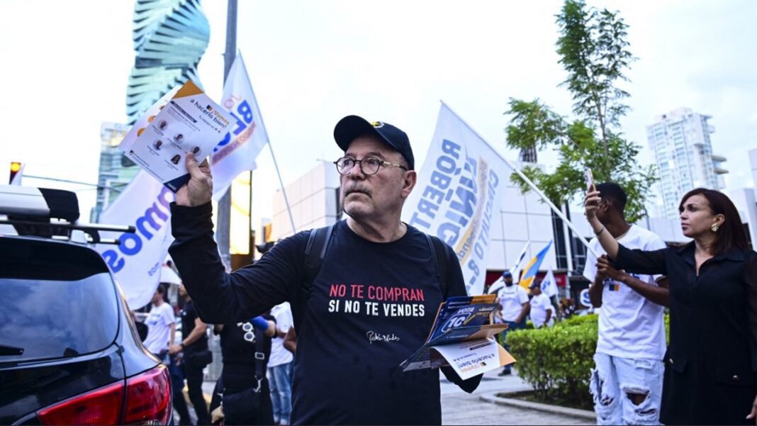 Rubén Blades pide en las calles de Panamá votar por un cambio político